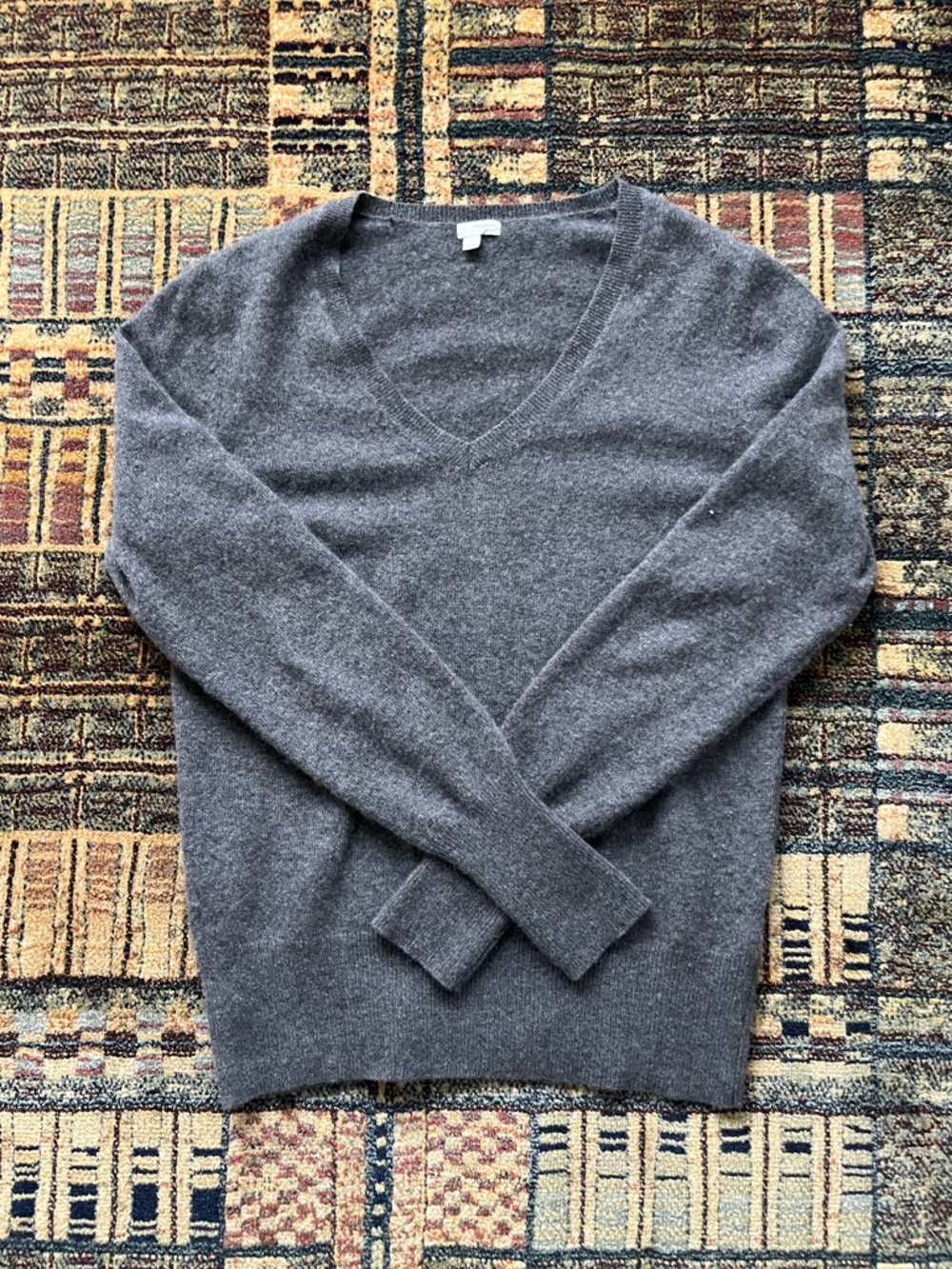 Halogen Women’s Gray Cashmere‎ V-Neck Pullover Sweater Size L Quiet Luxury Basic
